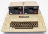 VINTAGE APPLE II PLUS COMPUTER