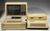 VINTAGE APPLE IIE, APPLE MONIT
