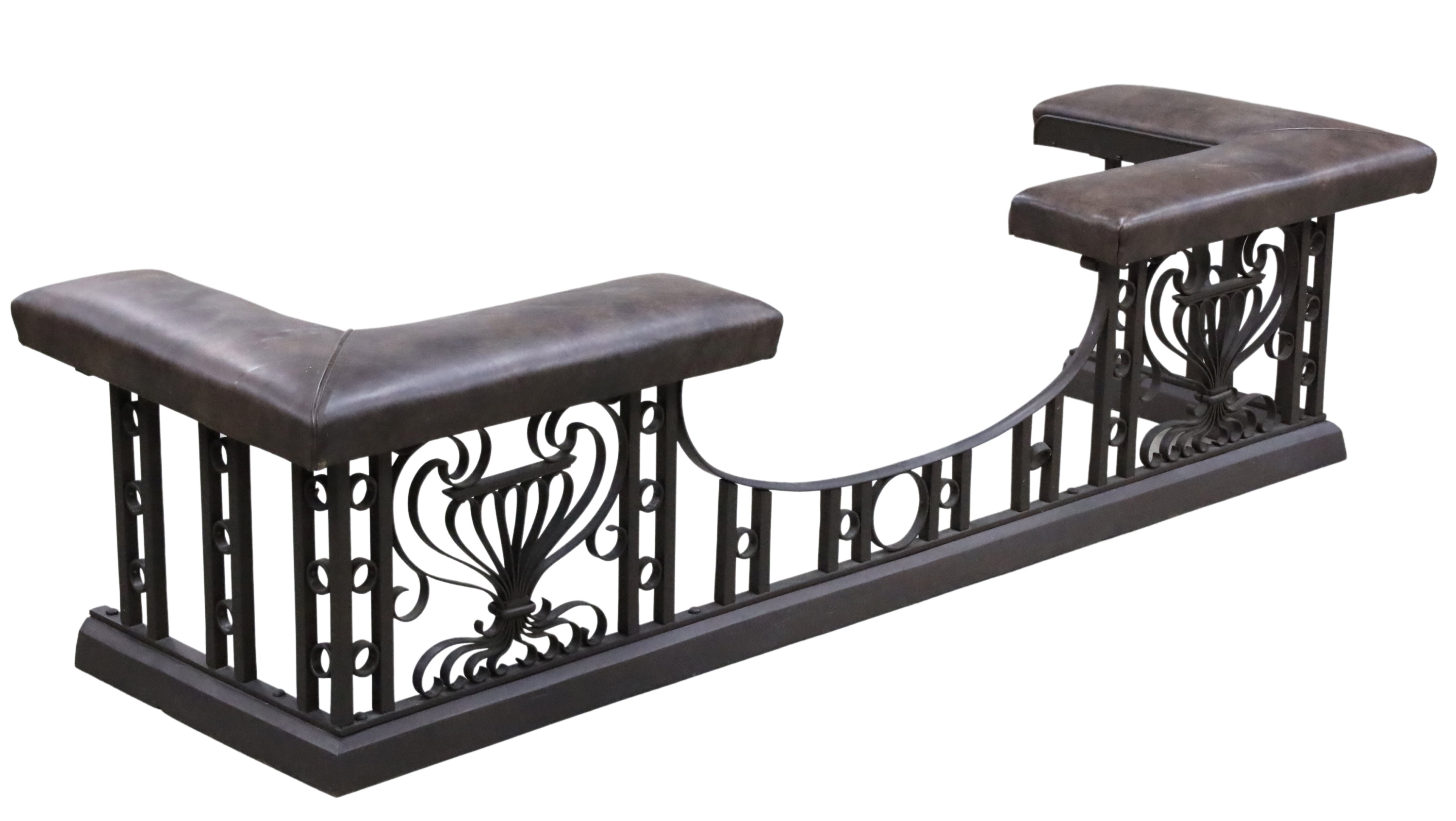 VINTAGE ART DECO DESIGNED IRON CLUB