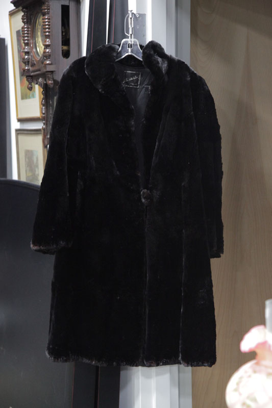 VINTAGE BEAVER PELT COAT. Two-toned