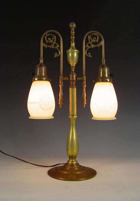 VINTAGE BRASS DESK LAMP: Heavy