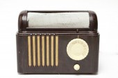 VINTAGE BROWN BAKELITE TABLETO