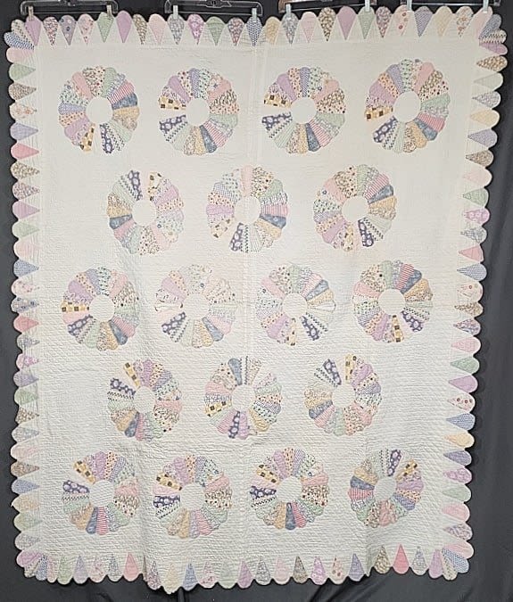 Vintage c1930 Dresden Plate Quilt