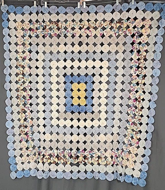 Vintage c1940 YoYo Quilt