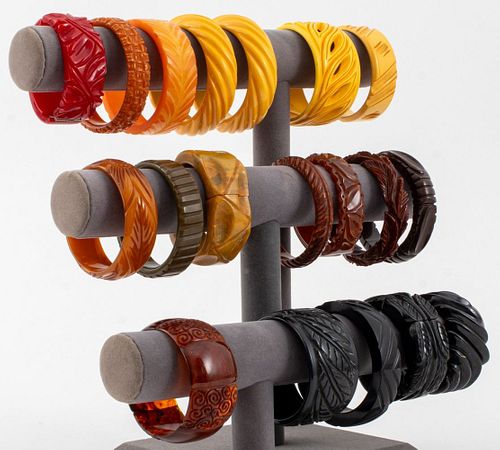 VINTAGE CARVED BAKELITE BANGLE