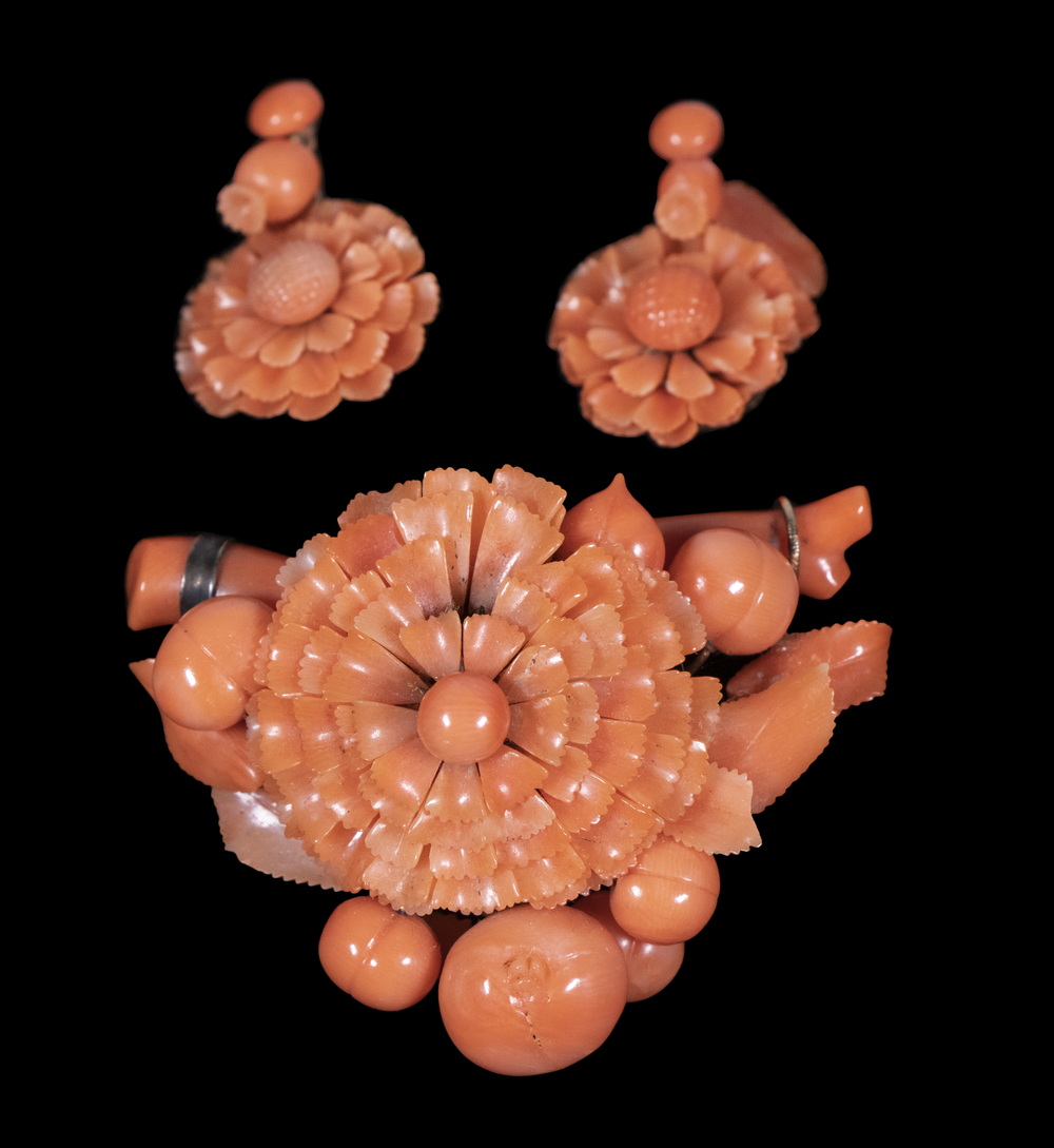 VINTAGE CARVED CORAL BROOCH &
