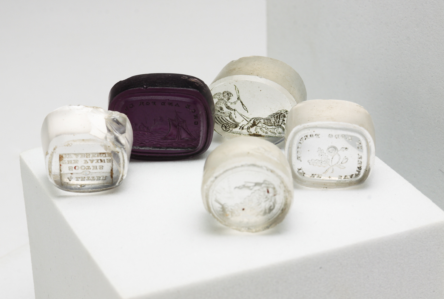 VINTAGE CARVED CRYSTAL STAMP SEAL