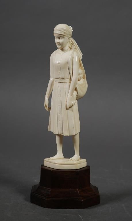 VINTAGE CARVED IVORY INDIAN