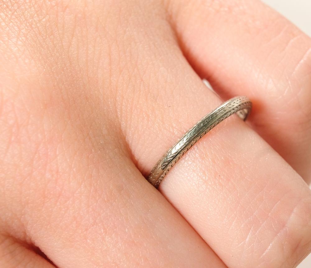 VINTAGE C.D PEACOCK 18K WG RING