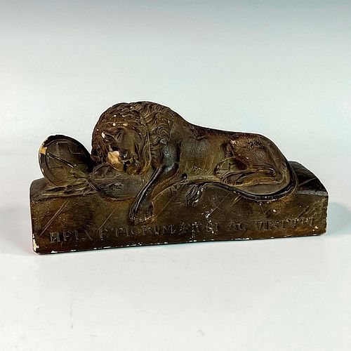VINTAGE CERAMIC FIGURINE OF THE
