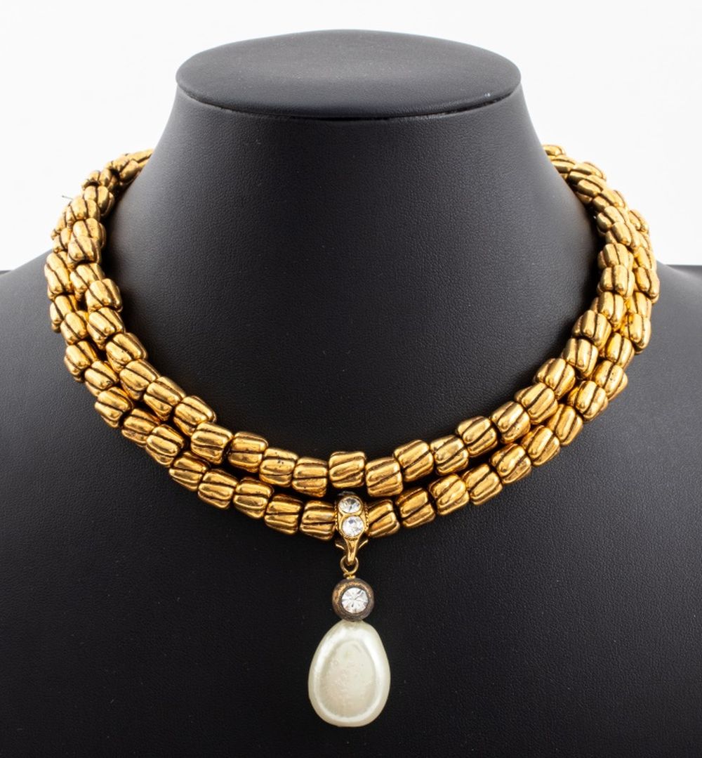 VINTAGE CHANEL FAUX PEARL LARIAT