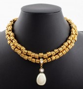 VINTAGE CHANEL FAUX PEARL LARI
