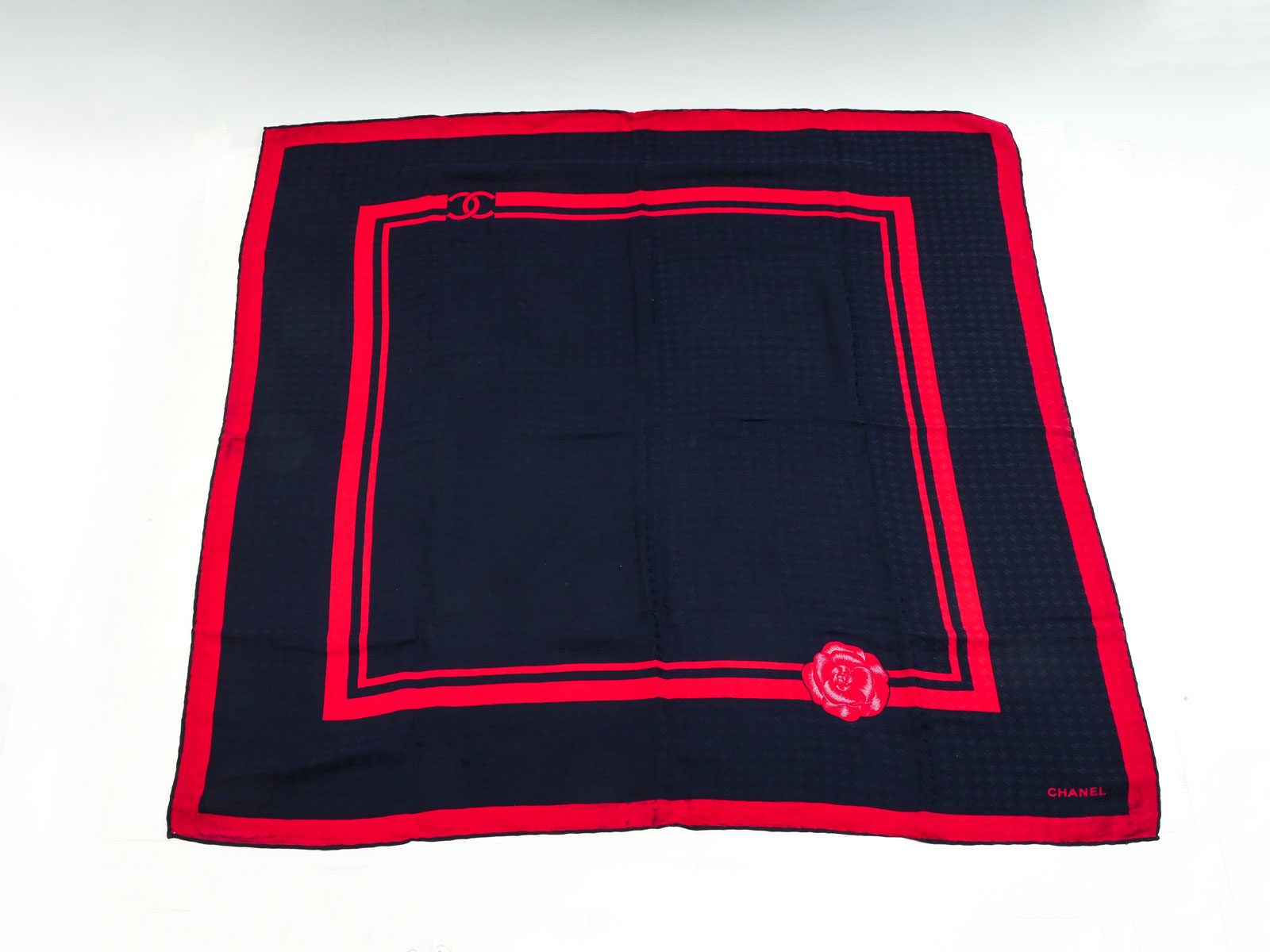 VINTAGE CHANEL NAVY BLUE & RED CC