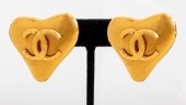 VINTAGE CHANEL RUNWAY CLIP EAR