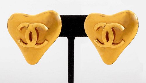 VINTAGE CHANEL RUNWAY CLIP