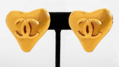 VINTAGE CHANEL RUNWAY CLIP EAR