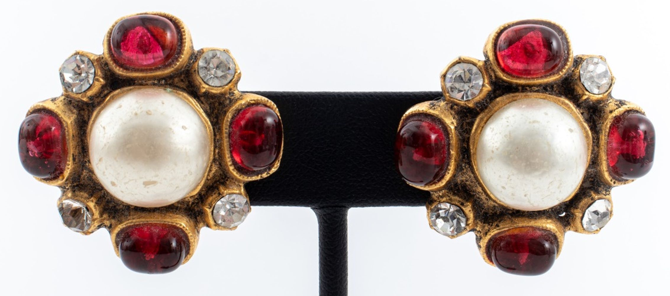 VINTAGE CHANEL RUNWAY FAUX PEARL
