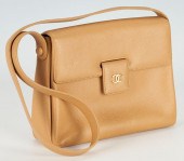 VINTAGE CHANEL TAN PEBBLE LEAT