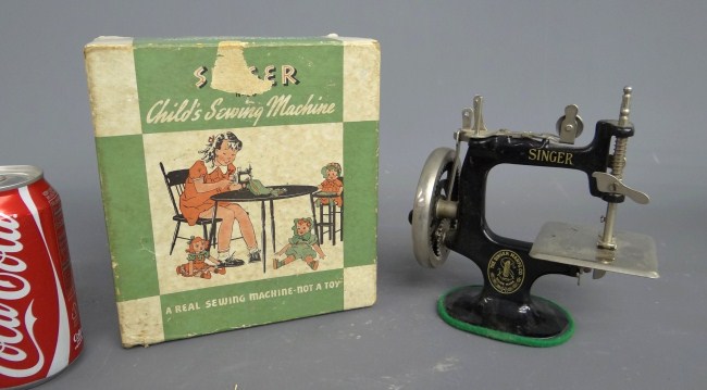 Vintage child's Singer sewing