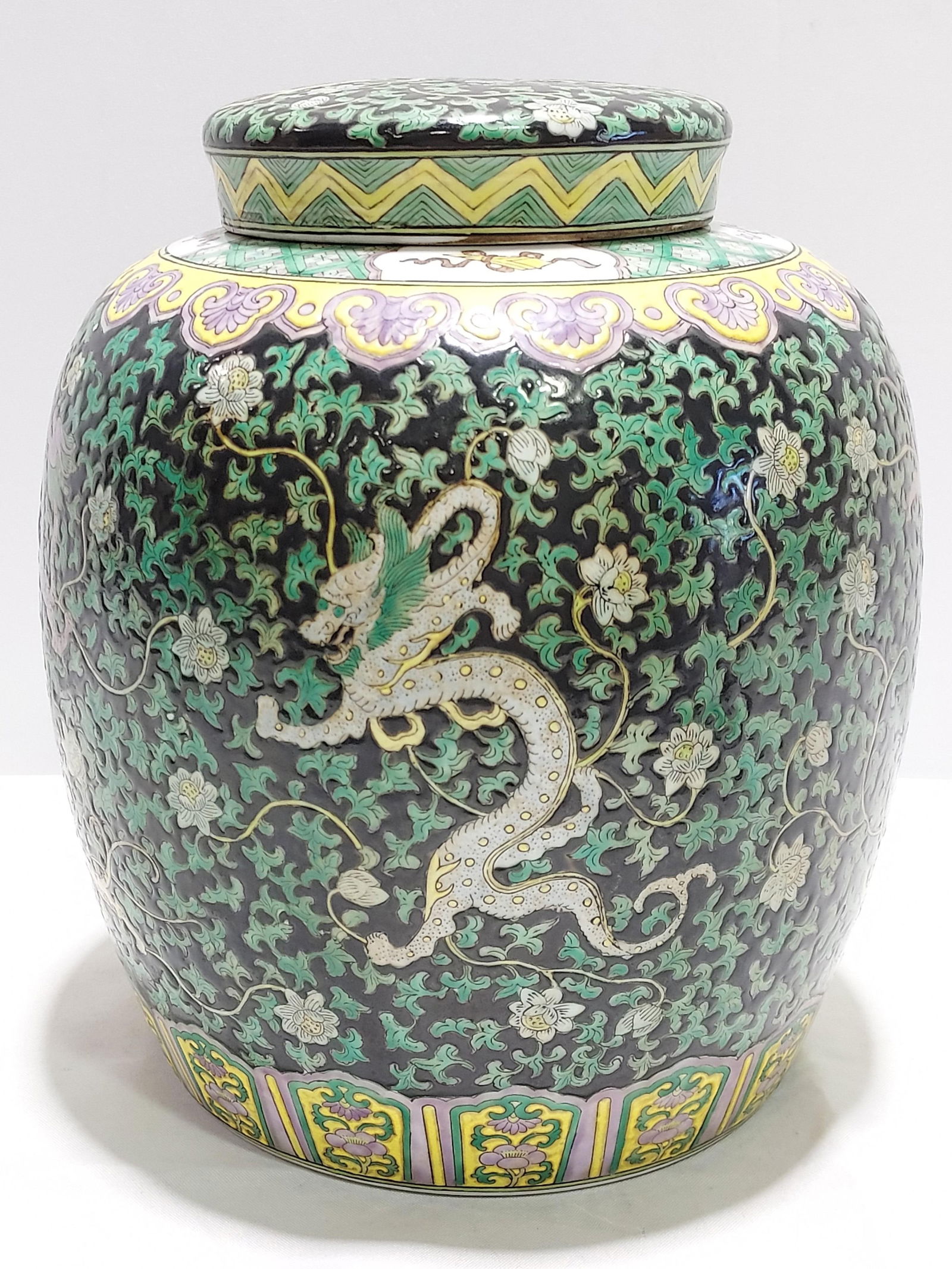 VINTAGE CHINESE FAMILLE NOIRE