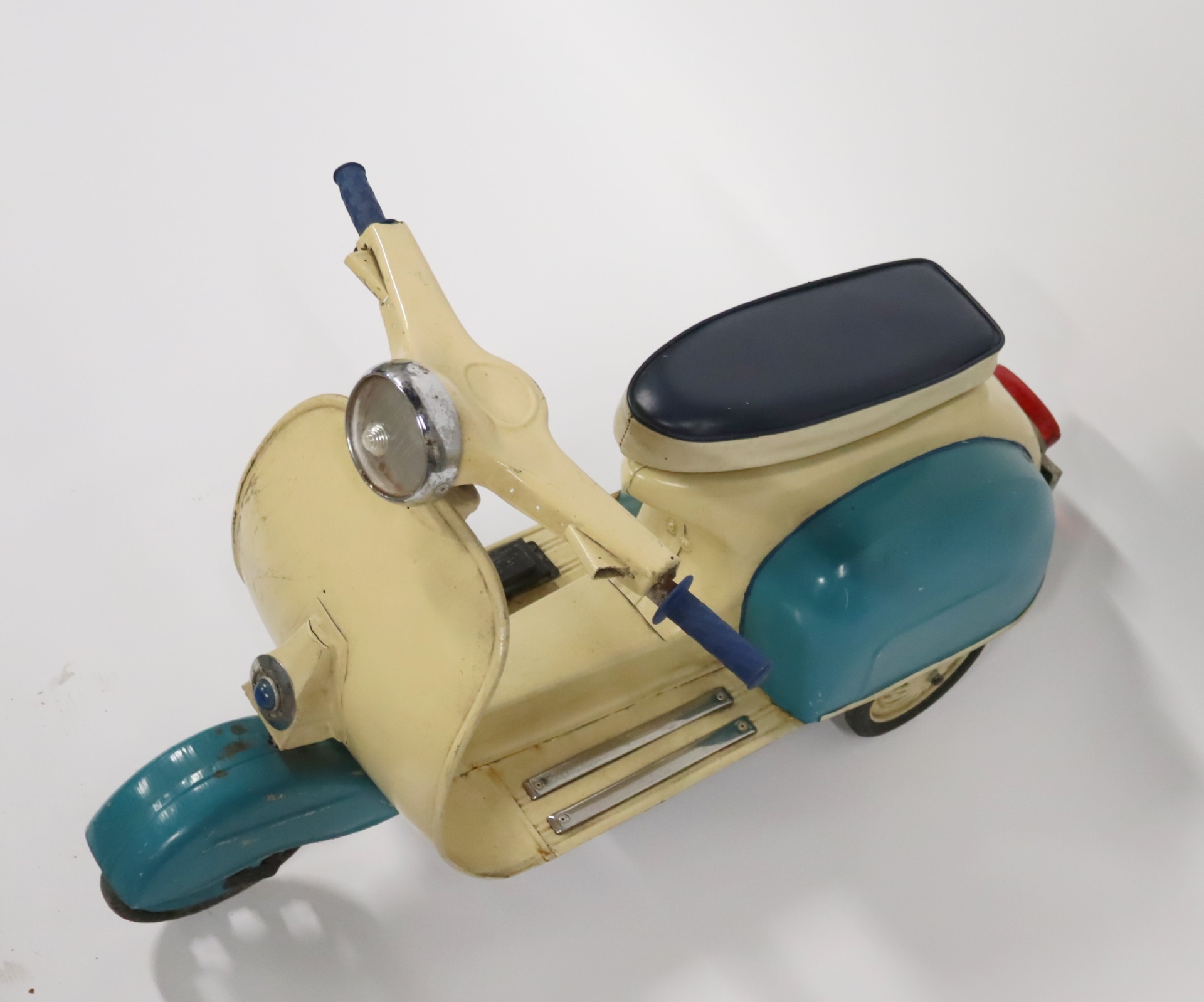 VINTAGE & CLASSIC VESPA STYLE