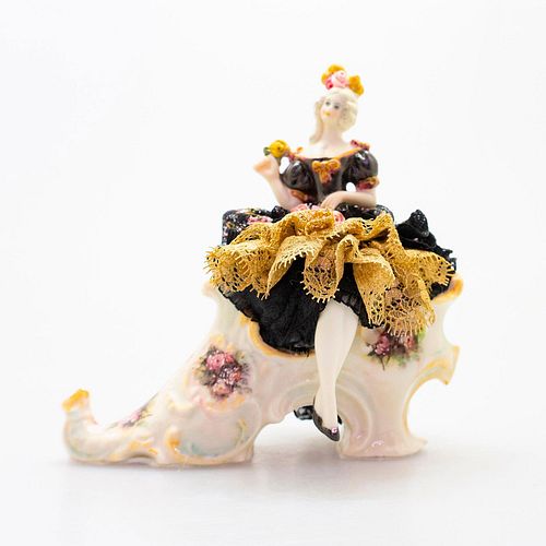 VINTAGE COLLECTIBLE FIGURINE, WOMAN
