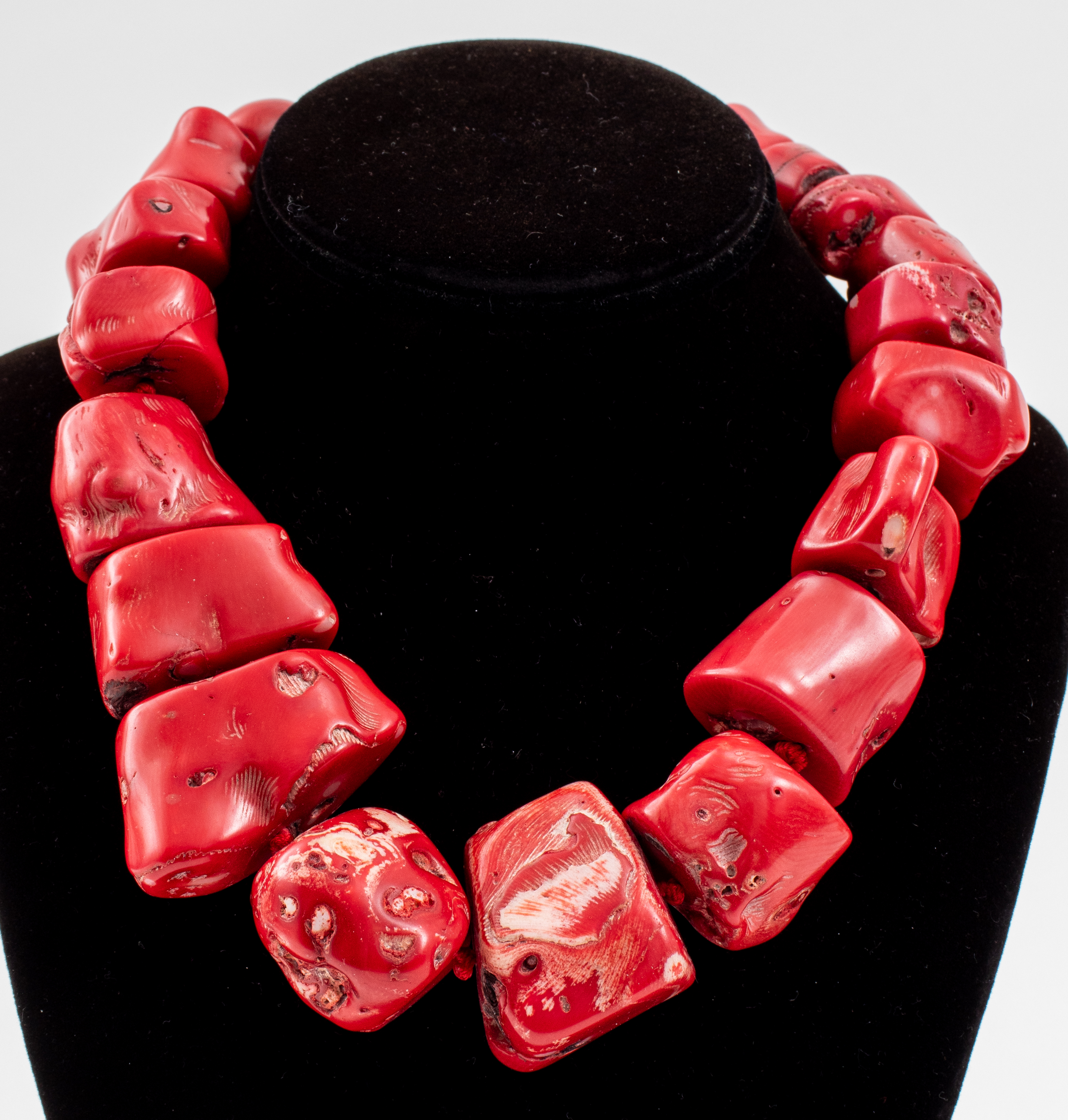 VINTAGE CORAL GRADUATED NECKLACE