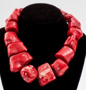 VINTAGE CORAL GRADUATED NECKLA