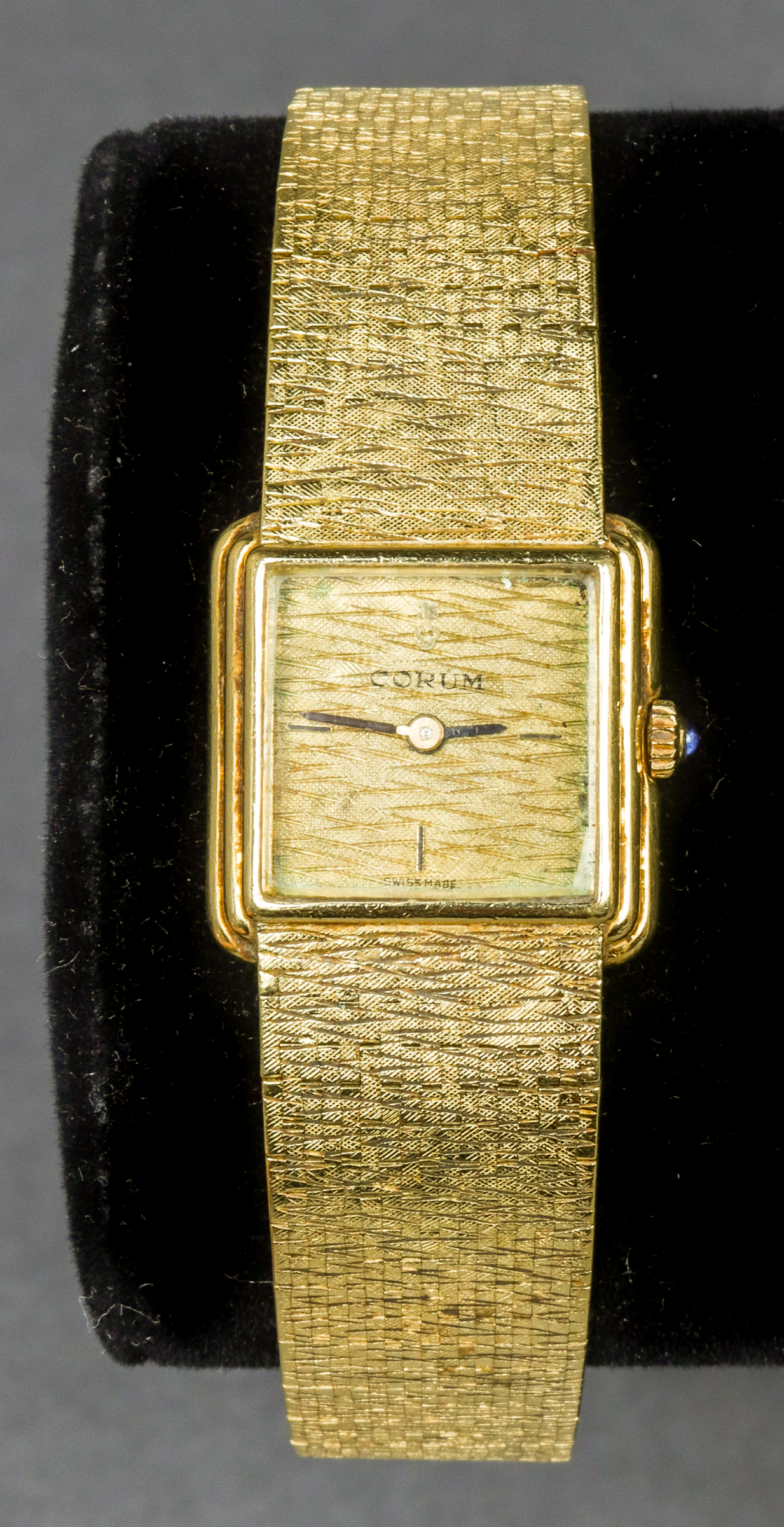 VINTAGE CORUM 18K YELLOW GOLD