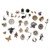 VINTAGE COSTUME JEWELRY BROOCH
