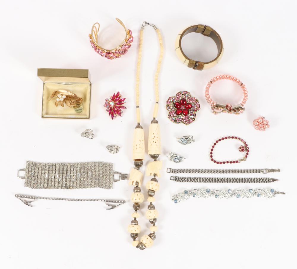 VINTAGE COSTUME JEWELRY GROUP