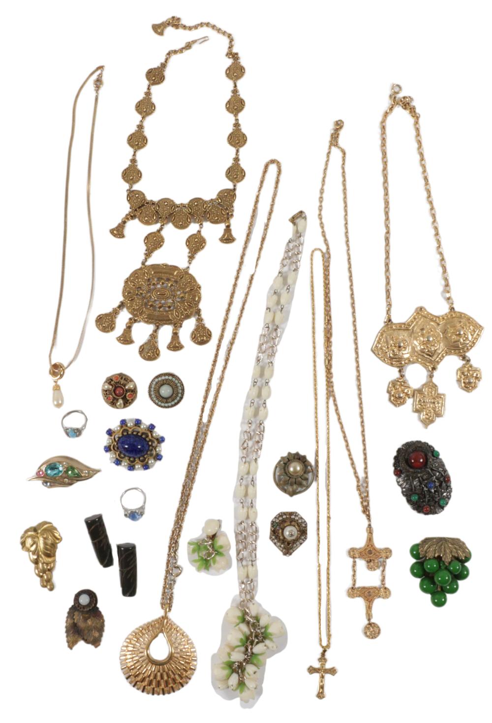 VINTAGE COSTUME JEWELRY GROUP