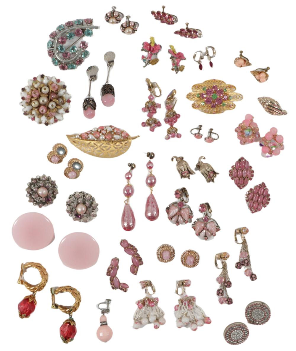 VINTAGE COSTUME JEWELRY GROUP