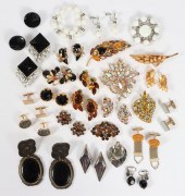 VINTAGE COSTUME JEWELRY GROUP
