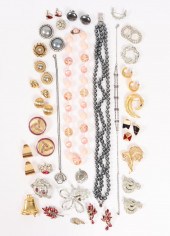 VINTAGE COSTUME JEWELRY GROUP
