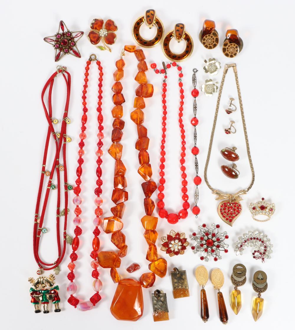 VINTAGE COSTUME JEWELRY GROUP