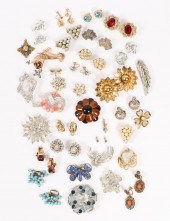 VINTAGE COSTUME JEWELRY GROUP