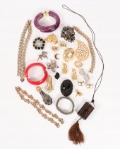 VINTAGE COSTUME JEWELRY GROUP