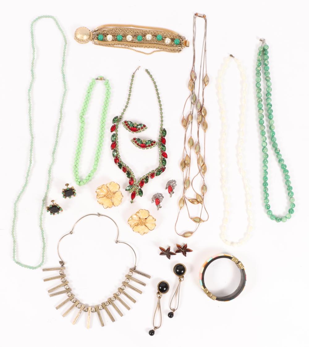 VINTAGE COSTUME JEWELRY GROUP