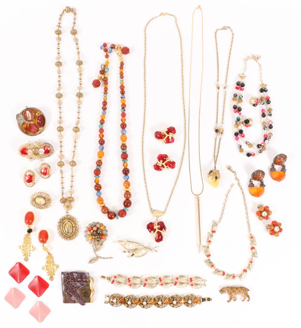 VINTAGE COSTUME JEWELRY GROUP