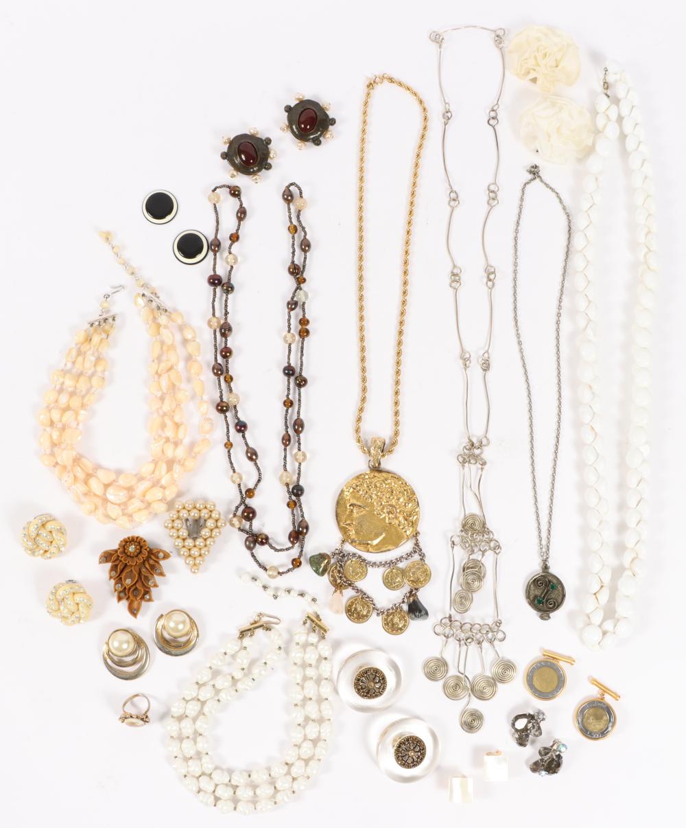 VINTAGE COSTUME JEWELRY GROUP