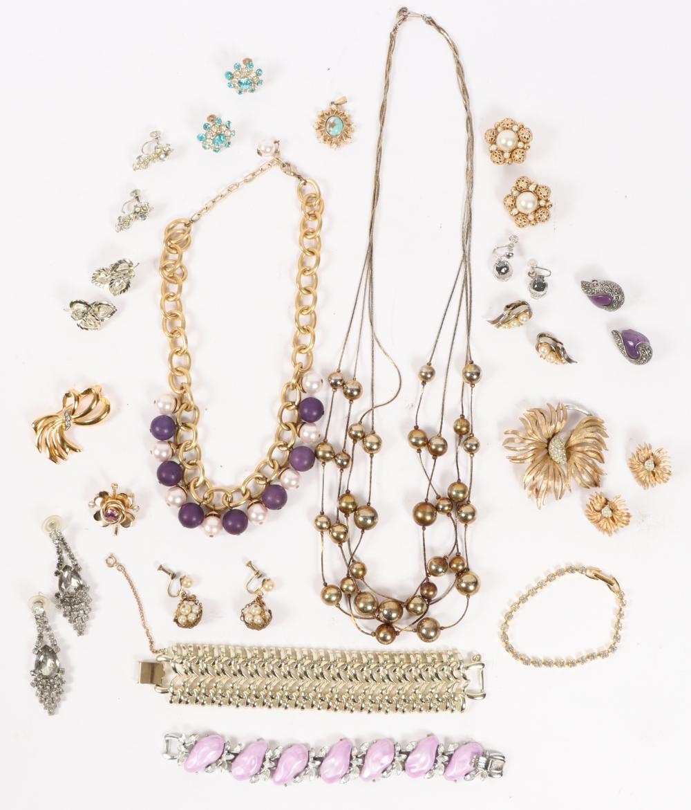 VINTAGE COSTUME JEWELRY GROUP