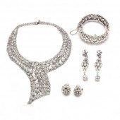 VINTAGE COSTUME JEWELRY ITEMS