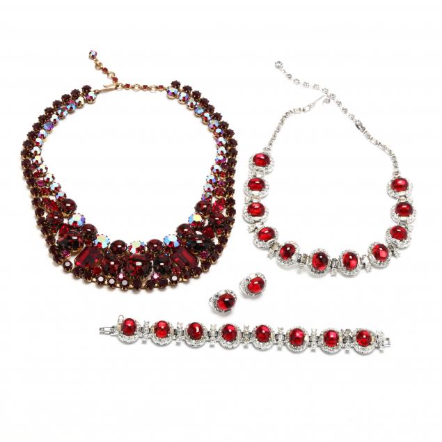 VINTAGE COSTUME JEWELRY ITEMS To