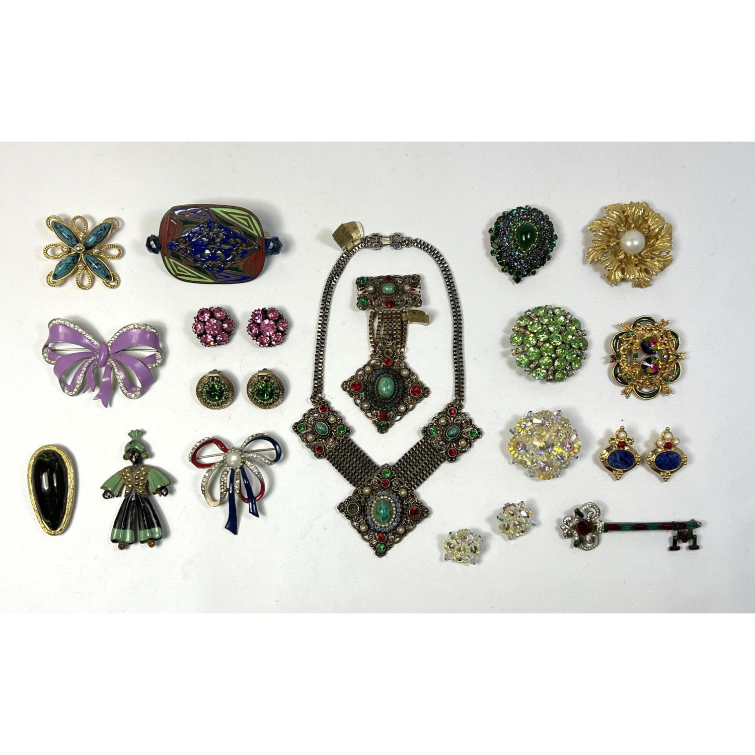 Vintage Costume Jewelry Lot.