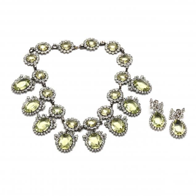 VINTAGE COSTUME JEWELRY NECKLACE
