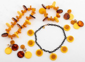VINTAGE DESIGNER BAKELITE JEWE