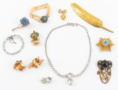 VINTAGE DESIGNER COSTUME JEWEL