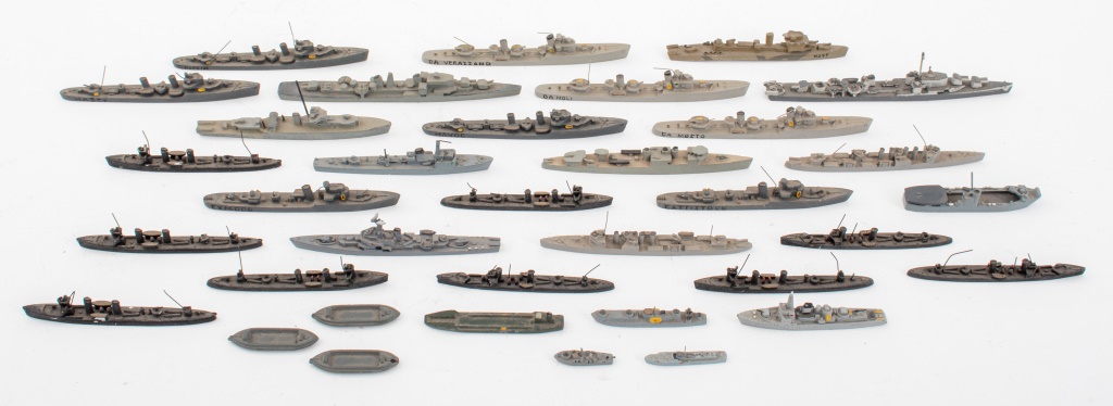 VINTAGE DIE-CAST DIMINUTIVE SHIP