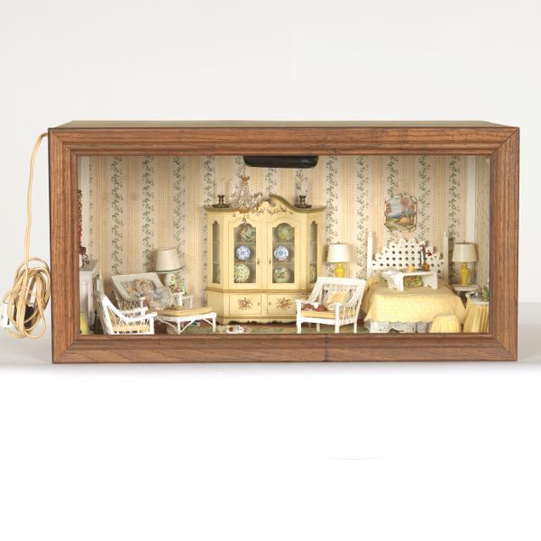 VINTAGE DOLL HOUSE GIRLS ROOM